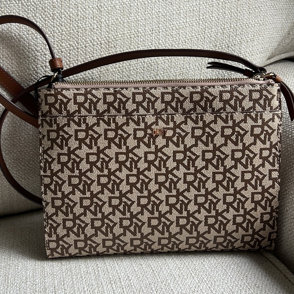 DNKY BRYANT PARK TZ CROSSBODY handbag / purse
